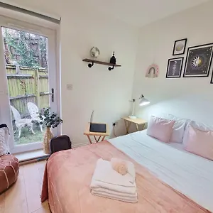 Apartment 4bed/3bath 8min To Bridge, London