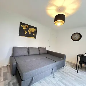 2 Bed Flat In Canary Wharf Apartment