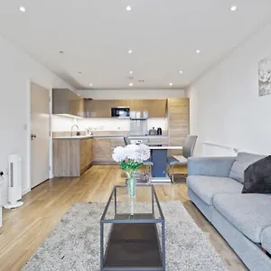 Canning Town 2 Bed Apartment London